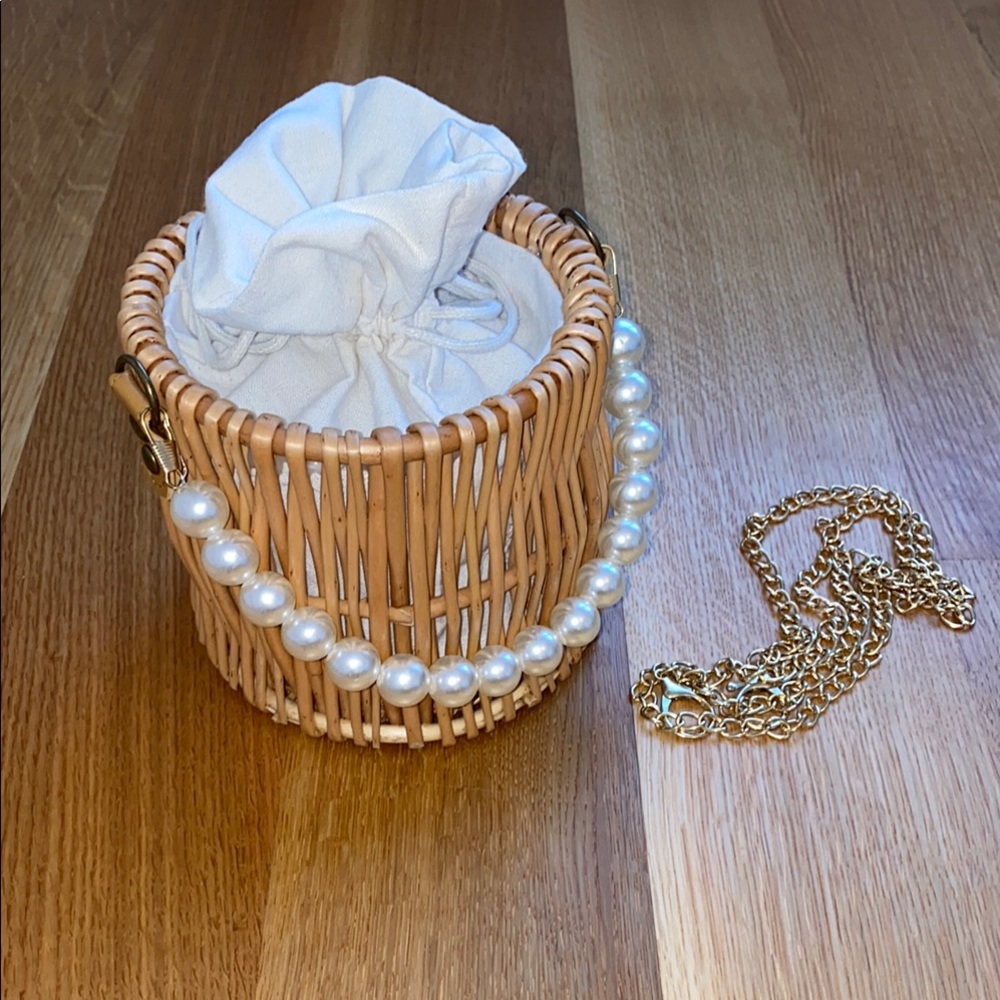 Chic Wicker Basket Bag with Pearl Detail